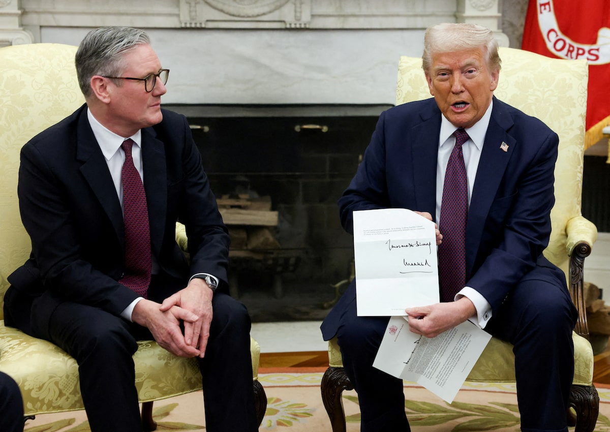 : U.S. President Donald Trump holds a letter from Britain's King Charles as he meets with British Prime Minister Keir Starmer in the Oval Office at the White House in Washington, D.C., U.S., February 27, 2025.