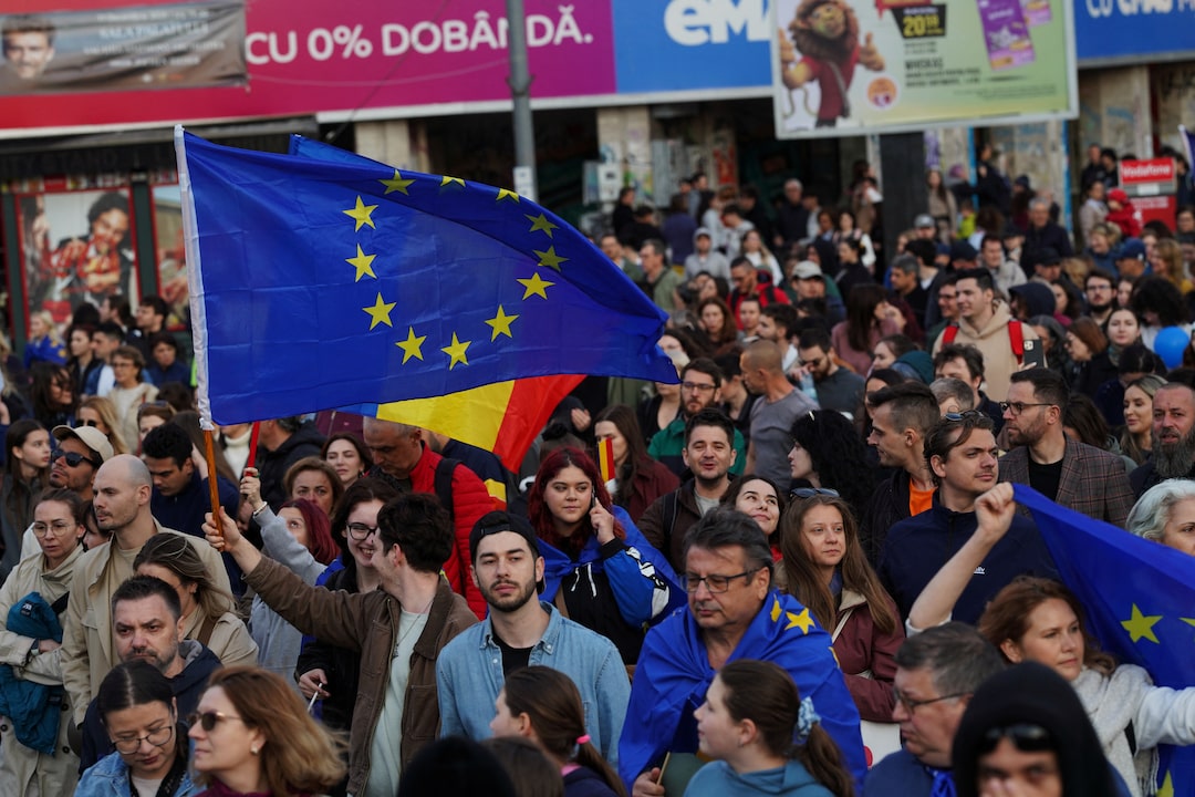 Thousands Rally in Romania for EU Support Ahead of Presidential Election Run-Off