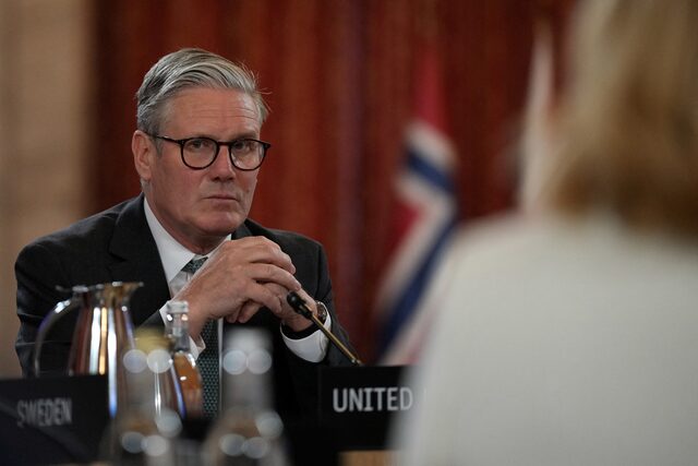 UK's Starmer, Under Pressure from Farage, Tightens Migration Rules