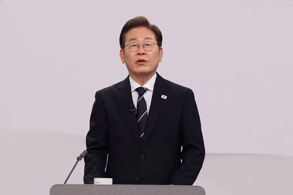 South Korea Presidential Candidate Lee Vows to Restore Hotline with North Korea