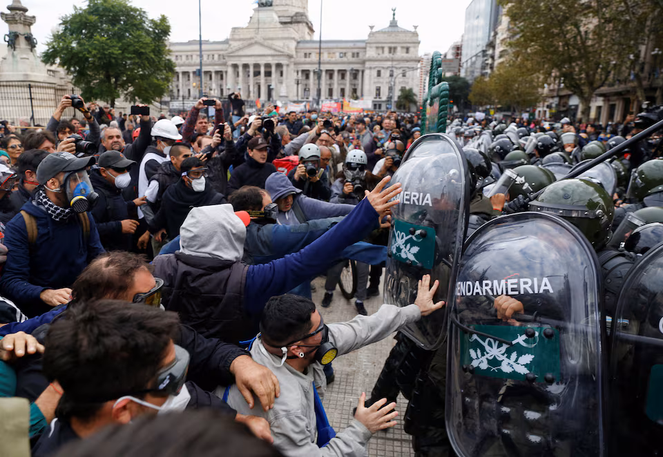 Dozens Injured as Pension Reform Protest Turns Violent Outside Argentina’s Congress