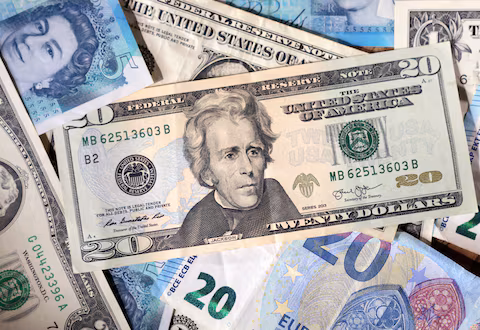Dollar Trades Sideways Ahead of U.S. Tax Vote; Aussie Holds Gains Before RBA Decision