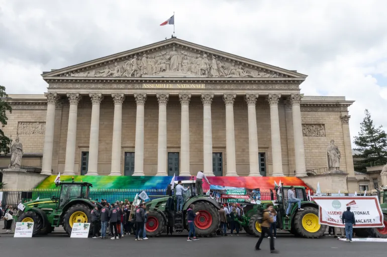 French Farmers Protest in Paris Demanding Easing of Environmental Regulations