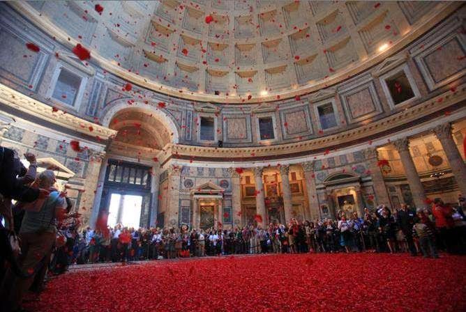 Rome’s Iconic Rose Petal Ceremony Returns to the Pantheon for Pentecost