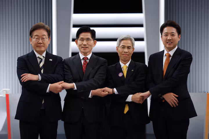 South Koreans Push for Constitutional Reform to Curb Presidential Power After Martial Law Scare