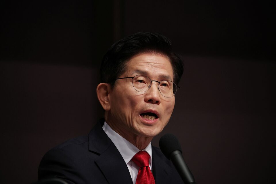 South Korea's Conservative Party Faces Internal Turmoil as Presidential Candidate Kim Moon-soo Alleges Ouster Attempt