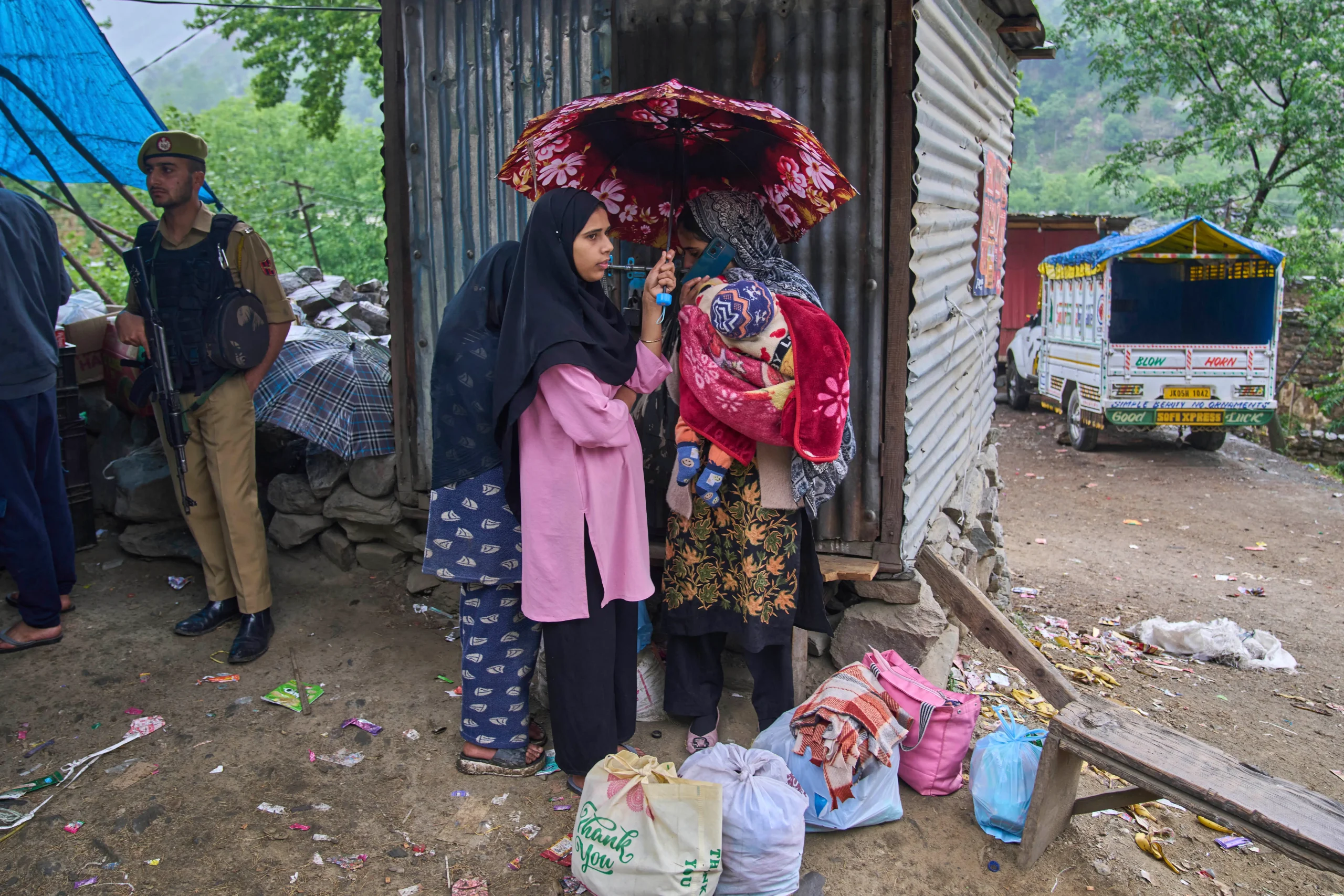 Escalation in Kashmir: Intense Shelling Forces Thousands to Flee