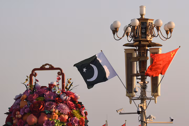 Pakistan and China Pledge to Maintain Close Communication Amid Regional Shifts