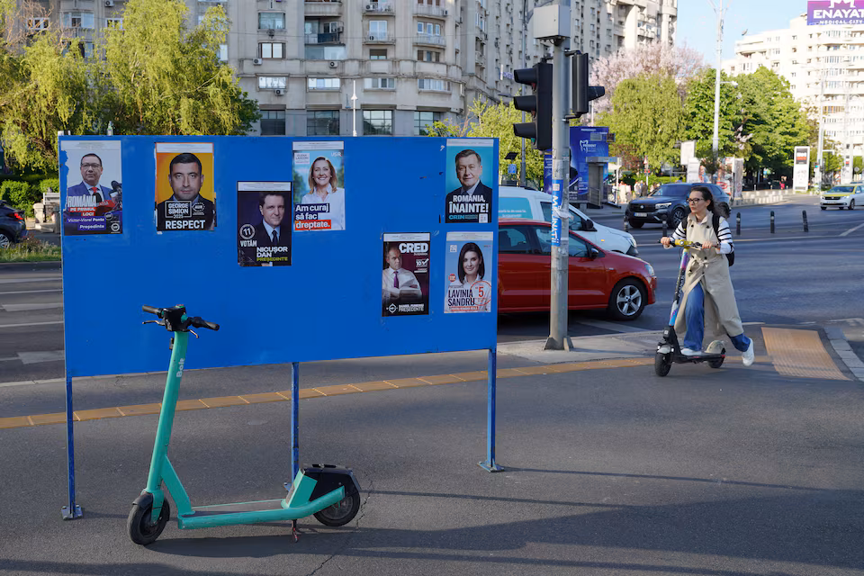 Romanians Vote in Presidential Test of Trump-Style Nationalism