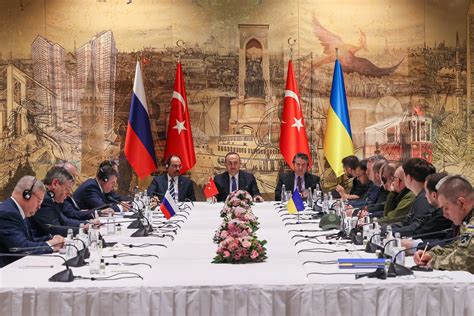 Istanbul Peace Talks Reveal Deep Divide Between Ukraine and Russia