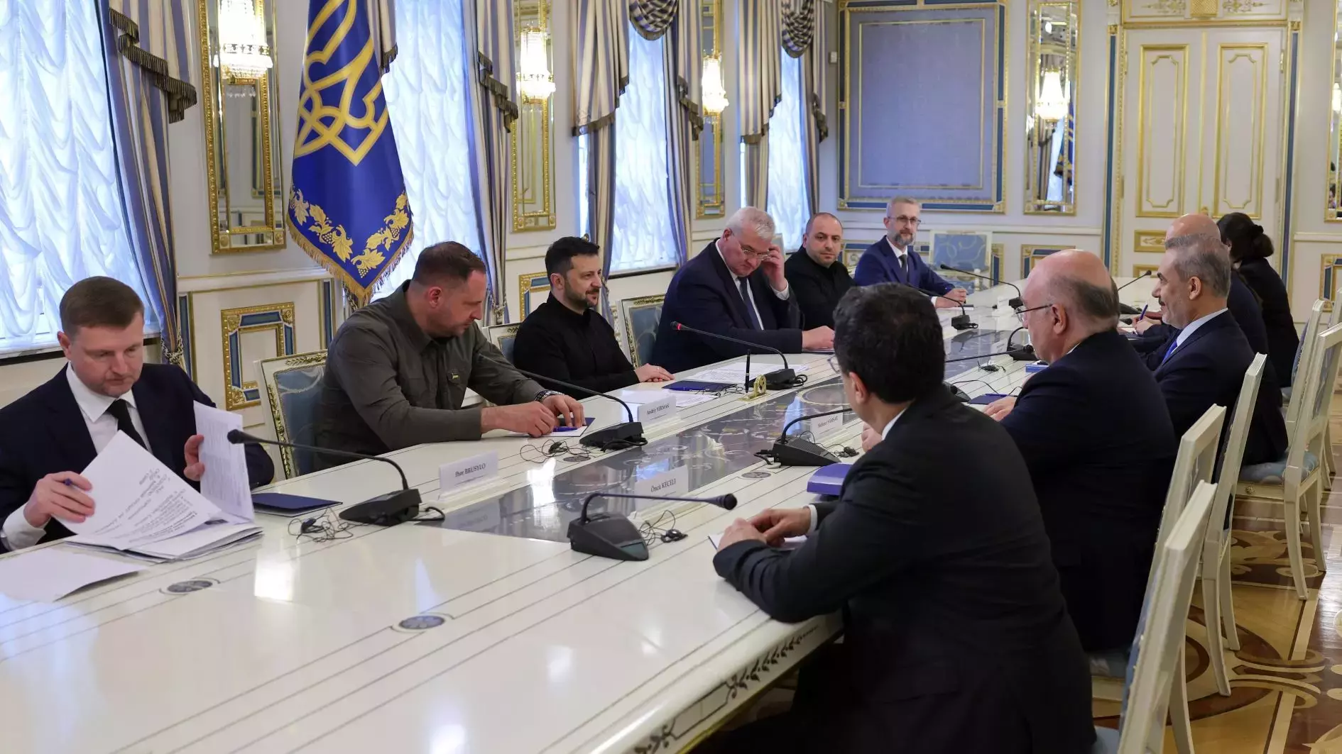 Turkish Foreign Minister Meets Zelenskyy in Kyiv to Deepen Bilateral Ties