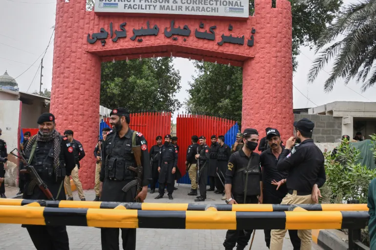 Earthquake Triggers Mass Escape from Pakistan Prison Amid Nationwide Chaos