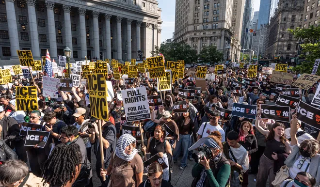 Los Angeles Protests Erupt Into Violence as Police Clash With Demonstrators